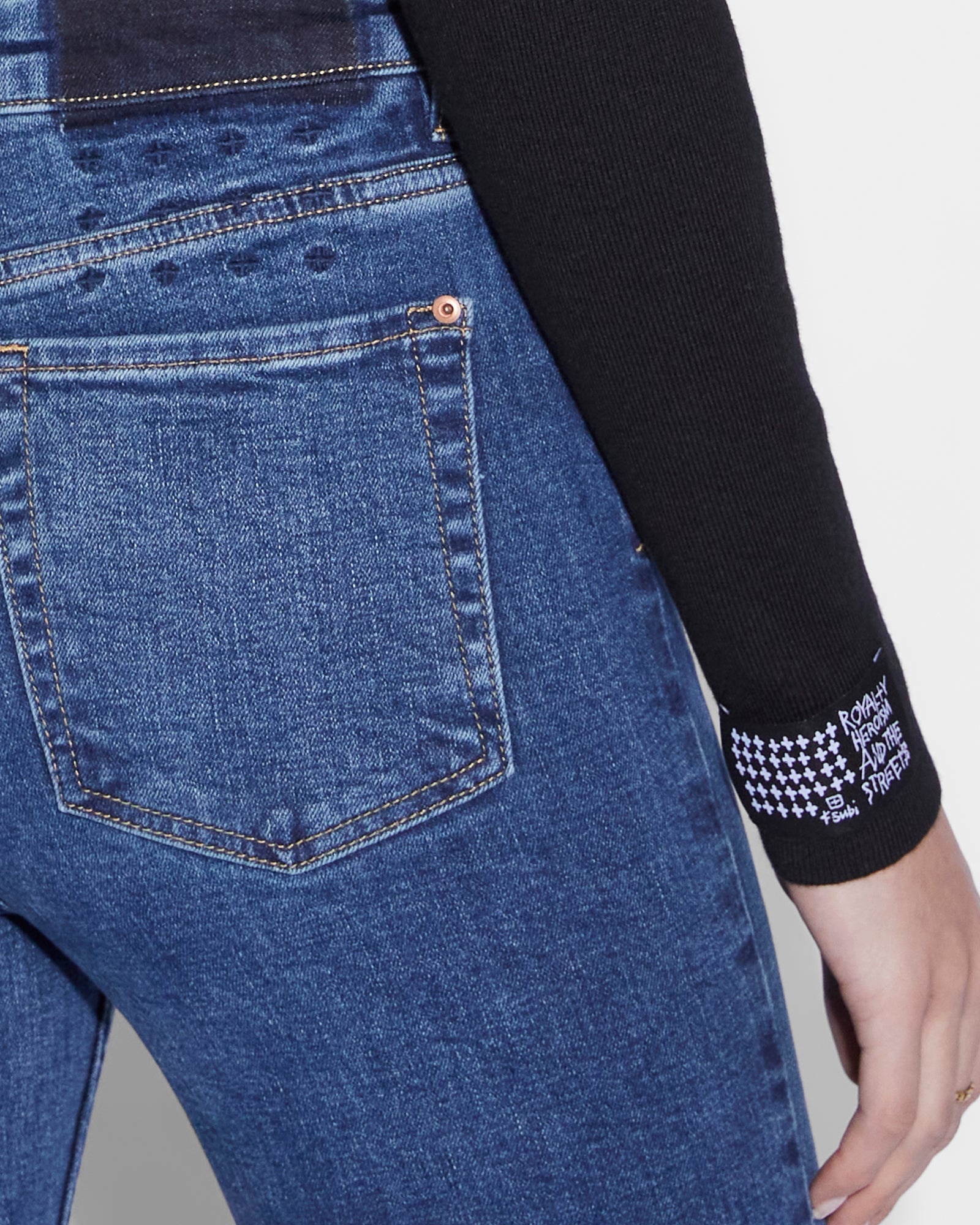 WOMENS  SHRUNKEN CARDI BLACK EMBLAZED FITTED KNITWEAR